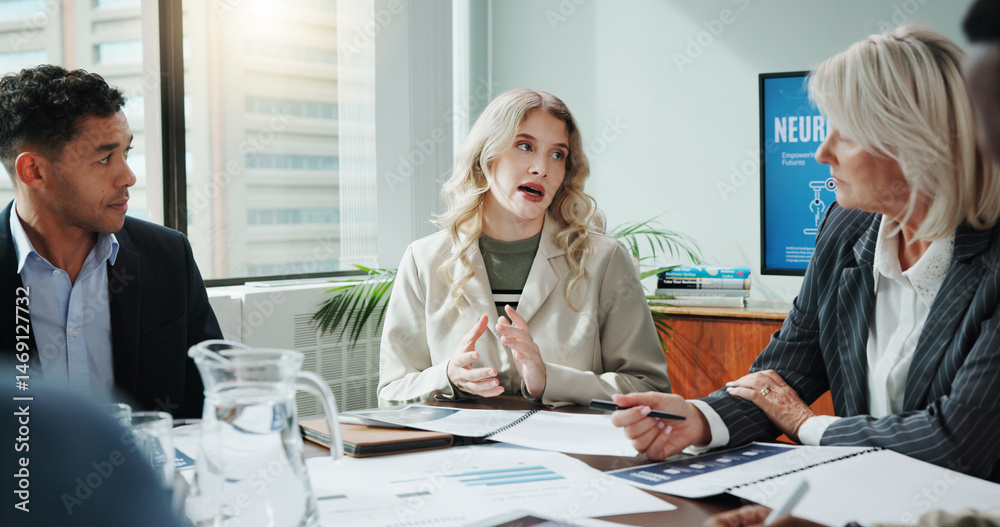 Aufkleber business people, meeting and documents in office for presentation, innovative technology and discuss