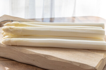 Dutch farmers high quality products, washed and peeled fresh white asparagus, seasonal vegetarian food