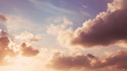 Obraz premium Serene Sky with Soft Clouds Illuminated by Golden Hour Light