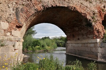Benevento - Arcata del Ponte Leproso lungo la sponda sinistra
