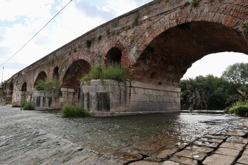 Benevento - Arcate sul Fiume Sabato dal basamento del Ponte Leproso