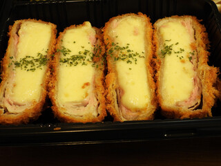 Pork cutlet with 4 slices of cheese