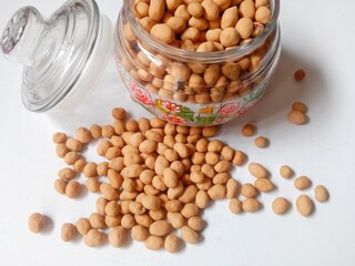 kacang madu or honey peanuts. atom peanut. egg peanut. honey peanuts are a popular snack in Indonesia made from peanuts coated with flour and spice dough. savory and crunchy.