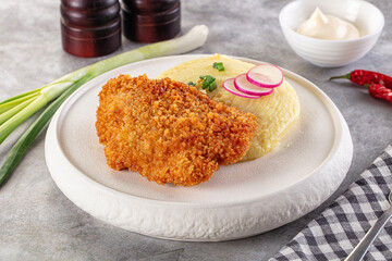 Chicken schnitzel with mashed potatoes