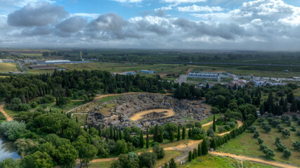 vista aérea del anfiteatro de la ciudad romana de Itálica, España	