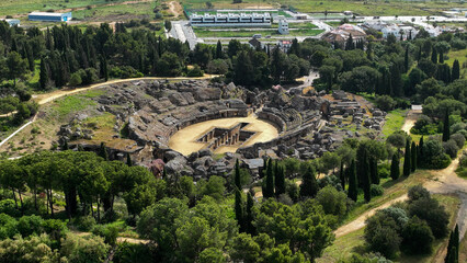 vista aérea del anfiteatro de la ciudad romana de Itálica,, Andalucía