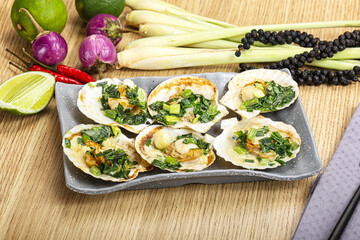 Grilled scallops with green onion
