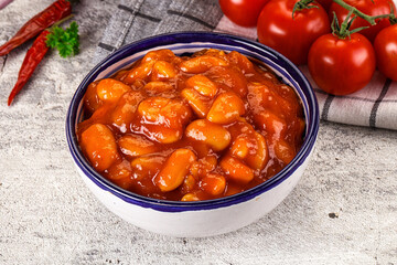 Baked kidney with tomato sauce