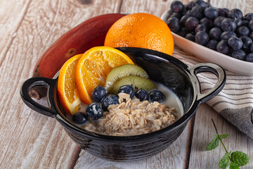 Oats porridge with blueberry, kiwi and orange
