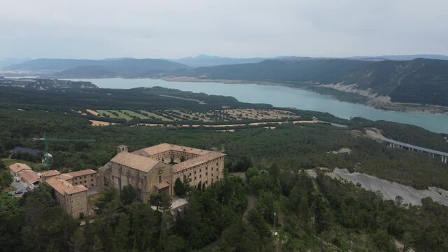 Monasterio de Leyre (Navarra) y Embalse de Yesa