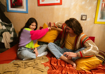Obraz premium Two Young Individuals Engaged in a Thoughtful Discussion Indoors