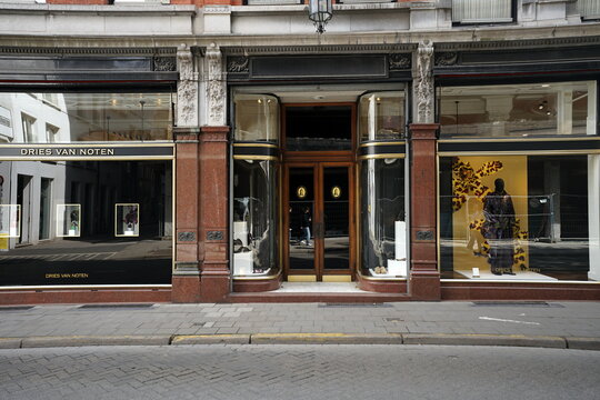 Dries van Noten Flagship Store im Het Modepaleis am 22.04.2025 in der Nationalestraat in der City und Innenstadt von Antwerpen in Flandern in Belgien