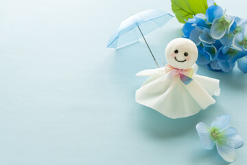 てるてる坊主　梅雨　6月　水色　青　かわいい