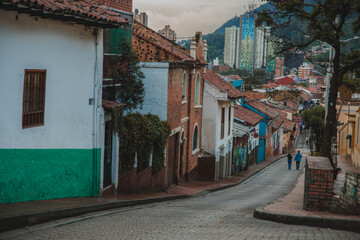 Paisaje lluvioso en la Candelaria, Bogotá, capital de Colombia
