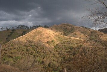 Venezuela is a country full of mountains, our geography shows us mountains of various colors full of vegetation.