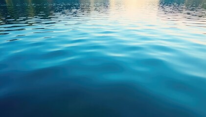 Obraz premium Calm lake surface with ripple patterns from gentle breeze, light, winter