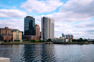 Obraz premium The cityscape with big buildings water
