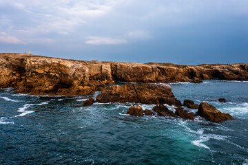 Obraz premium Beautiful ocean landscape from a drone. View of the ocean, rocks and sand.