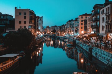 Fototapeta premium Canal Cityscape at Dusk