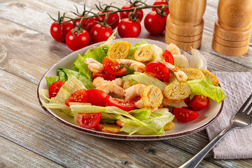Caesar salad with prawn and romano