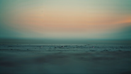 Obraz premium Salt flat reflecting pastel sunset colors in the early morning
