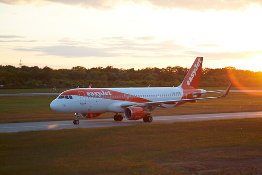 Hamburg, Hamburg, Germany, 05 08 2025, easyjet Airline aircraft on the runway at Hamburg Airport, sunset