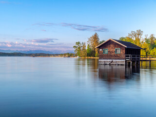 Fototapeta premium Der Starnberger See im Morgenlicht, Tutzing, Bayern, Deutschland, Europa