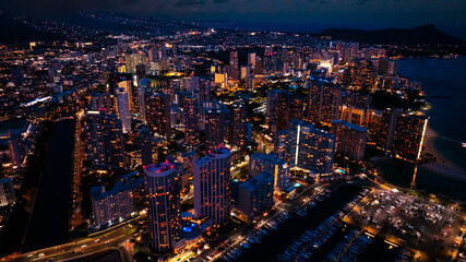 Obraz premium Scenic view on the night Waikiki. Fantastically illuminated cityscape at dusk. Aerial view.