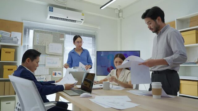 Business leader presenting bold UX and CX ideas to team, sharing strategy, customer journey insights, and innovation goals in a dynamic digital optimization, and design thinking with a collaborative