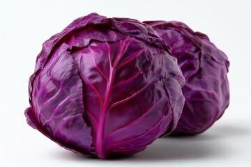 Obraz premium Close-up of fresh, vibrant purple cabbage showcasing intricate leaf patterns and rich color, perfect for healthy dishes.