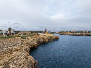 Faro de Ciudadela en la Punta de Sa Farola, extremo noroeste de la isla de Menorca, en el...