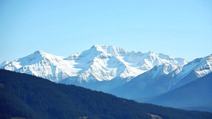 Obraz premium A landscape photograph showcasing a majestic mountain range covered in snow.