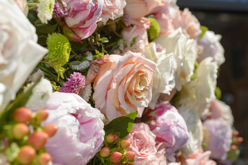 floral wallpaper featuring roses mostly