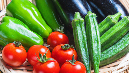 ミニトマト、ピーマン、ナス、オクラの夏野菜盛り合わせ