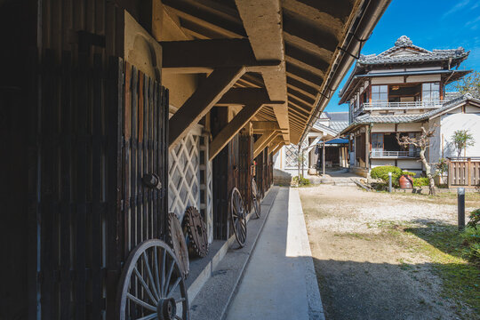 岐阜 岩村城下町 商家の古風な土蔵