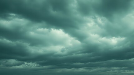 Obraz premium Dark and Moody Sky with Dramatic Storm Clouds and Overcast Atmosphere