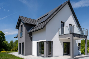 Modernes Eigenheim mit Garten in Deutschland