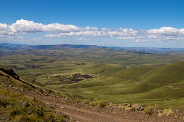 Obraz premium Naudes Nek Pass, Eastern Cape Highlands - lookout point at the top of the pass looking towards Maclear