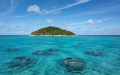 Naklejka premium summer, Great Barrier Reef, Australia, Tropical island in turquoise water
