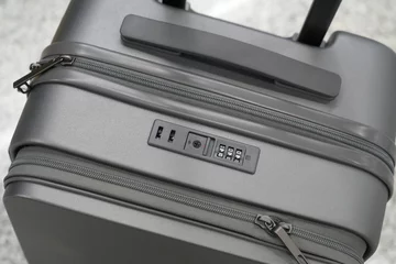 Gordijnen close up on suitcase luggage © nd700