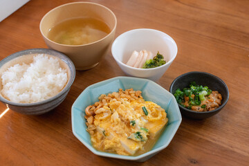 豆腐と納豆のヘルシー和朝食セット