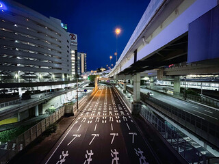 Fototapeta premium 夜の都市高速道路