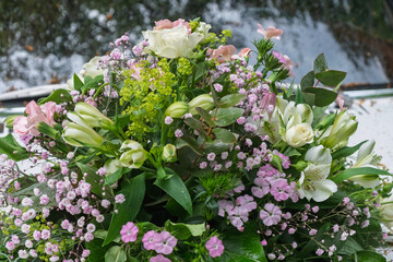 Blumengesteck auf einen Brautauto