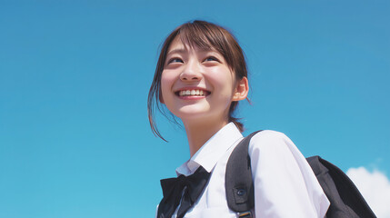 青空の下の女子高生
Smiling High School Girl