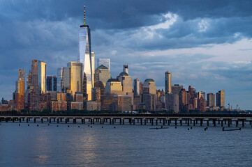 Obraz premium NYC skyline with skyscrapers. Manhattan and Brooklyn. New York City skyline with Hudson River views. Downtown NYC. New York from waterfront skyline. Tower of of New York.