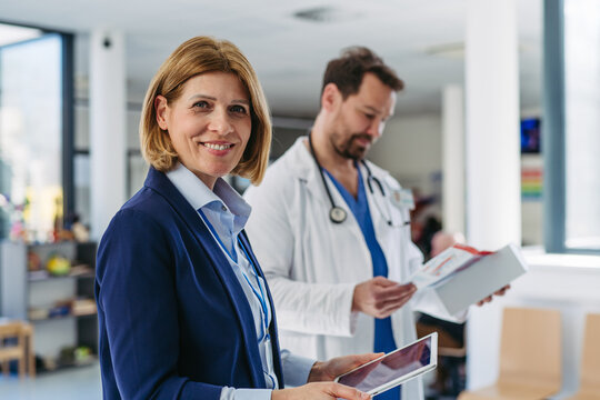 Pharmaceutical rep meeting with healthcare professional to discuss new drugs