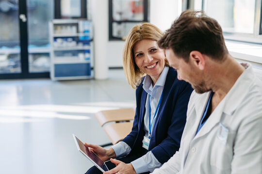 Pharmaceutical rep and doctor discussing drug samples and prescriptions