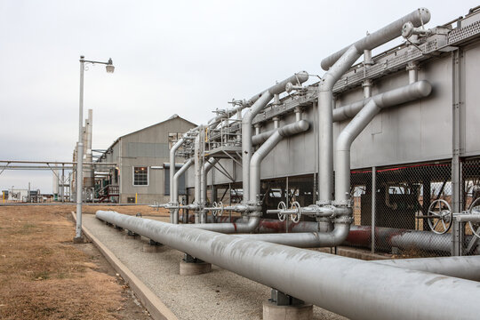 Compressor station working in Kansas