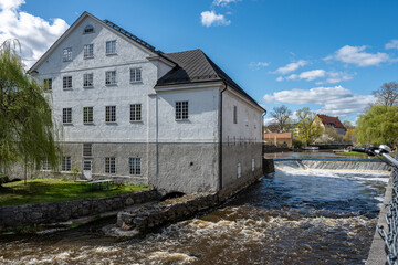 River Fyrisån and the old mill Akademikvarnen, which dates back to 1768 and today houses the Museum of Uppsala County. Uppsala has been a university town since 1477.