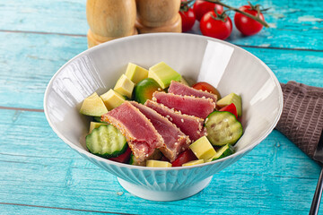 Salad with tuna tataki and avocado